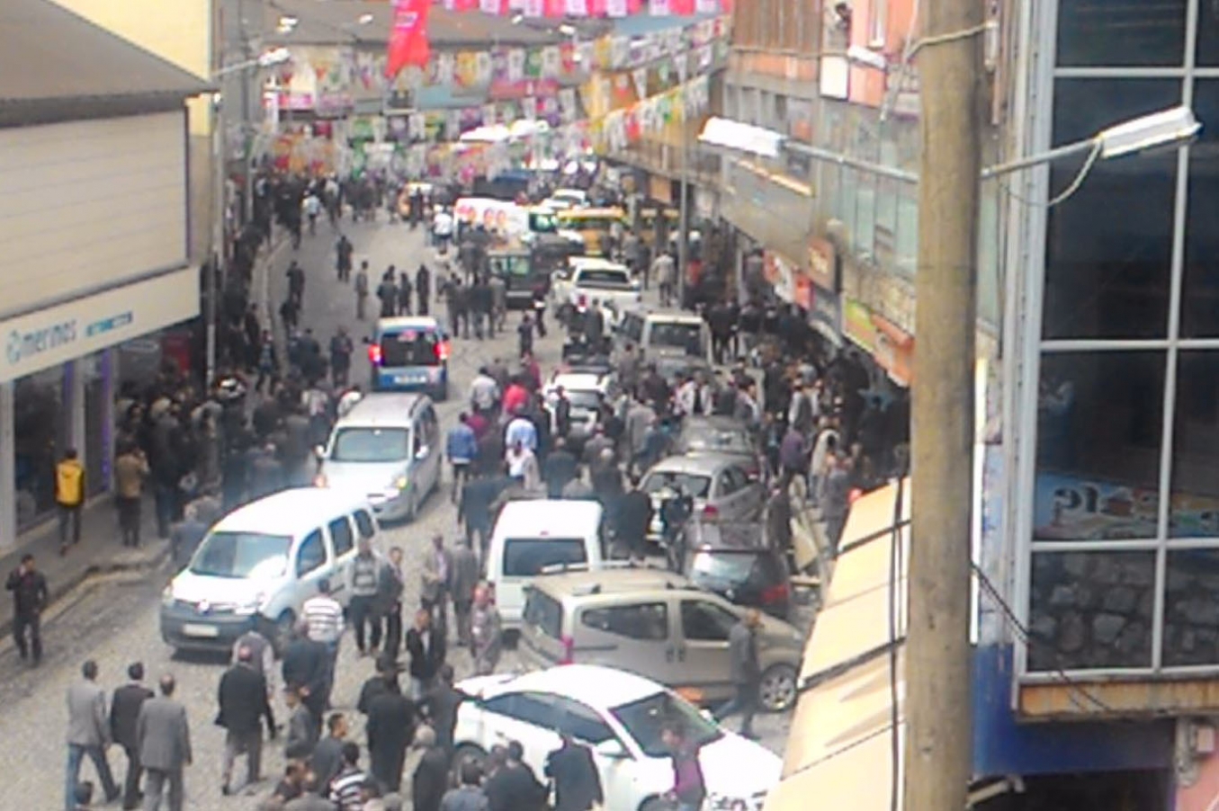 Bitlis’te vatandaşa çarpan polis aracı gerginliği